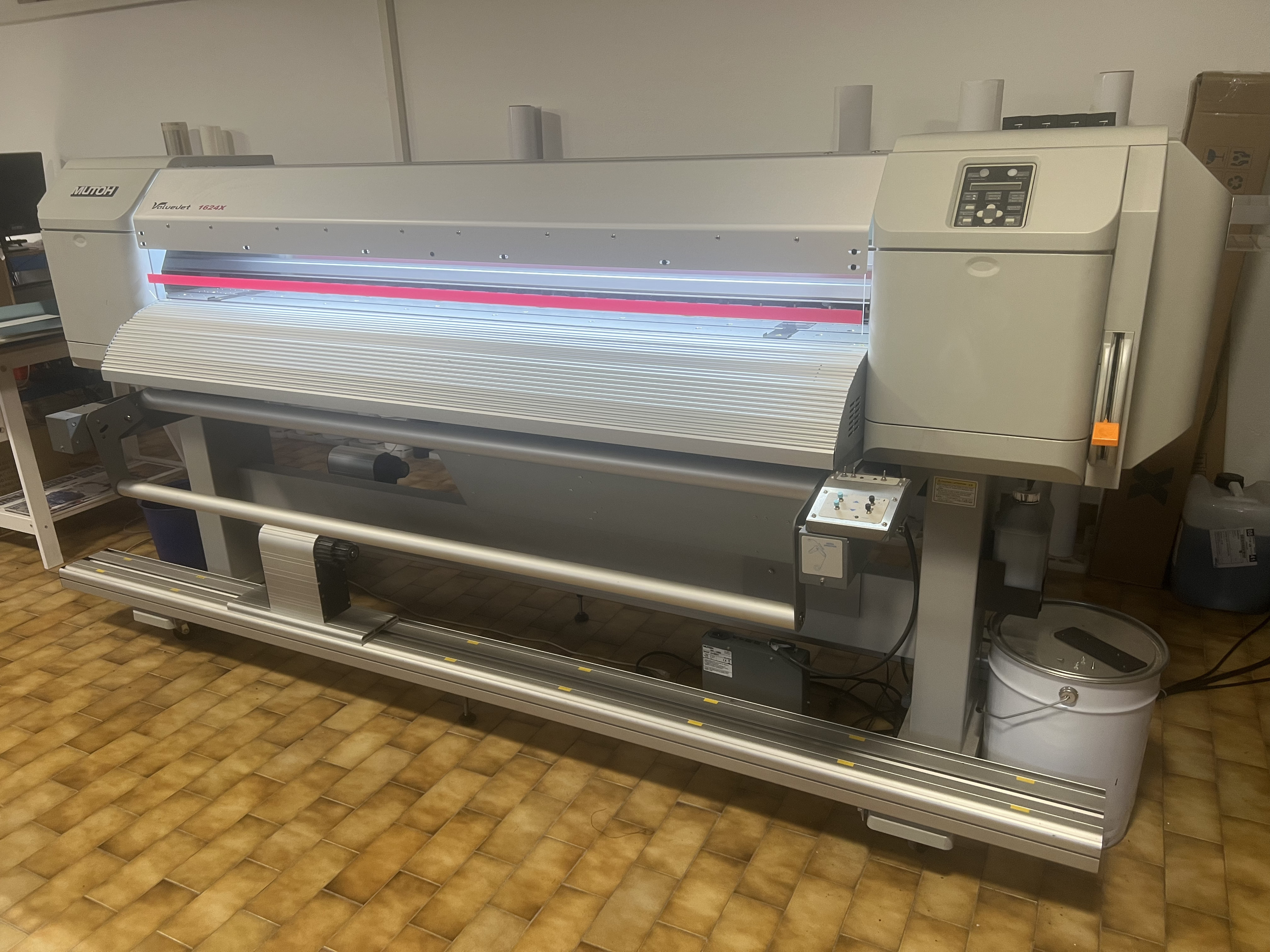 Plotter Mutoh VJ1624X Con Riavvolgitore 100Kg